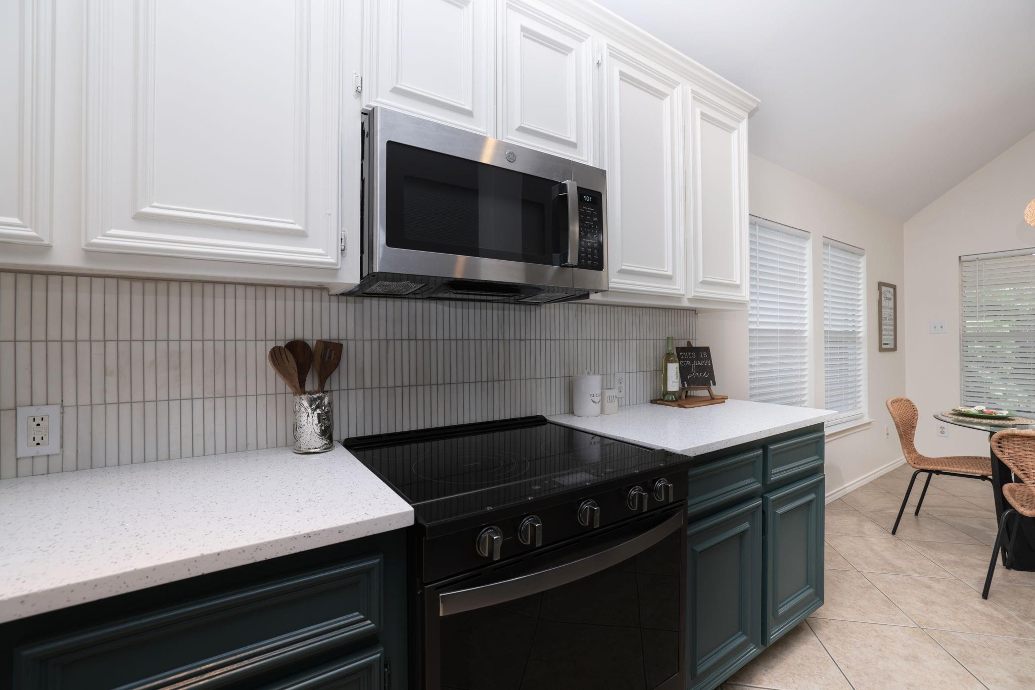 4814 Mosaic Canyon Court