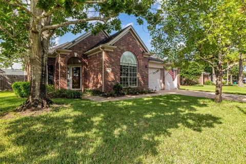 Photo of 3731 Crescent Drive, Pearland, TX 77584 (MLS # 42643099) Photo of 3731 Crescent Drive, Pearland, TX 77584 (MLS # 42643099)