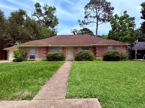 Photo of 2610 Rosefield Drive, Houston, TX 77080 (MLS # 85980059)