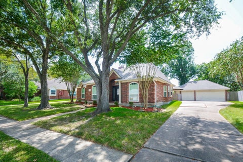 Photo of 705 Eagle Lakes Drive, Friendswood, TX 77546 (MLS # 53592157)