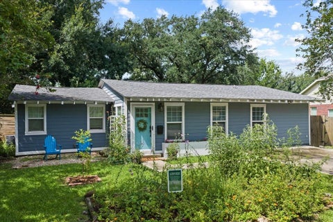 Photo of 4825 Kingfisher Drive, Houston, TX 77035 (MLS # 20685817)