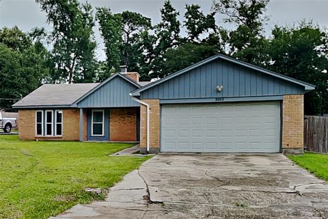 Photo of 3302 Long Shadows Street, Spring, TX 77380 (MLS # 50043534)
