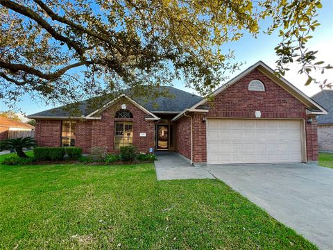 Photo of 108 Audubon Woods Drive, Richwood, TX 77531 (MLS # 85968103)