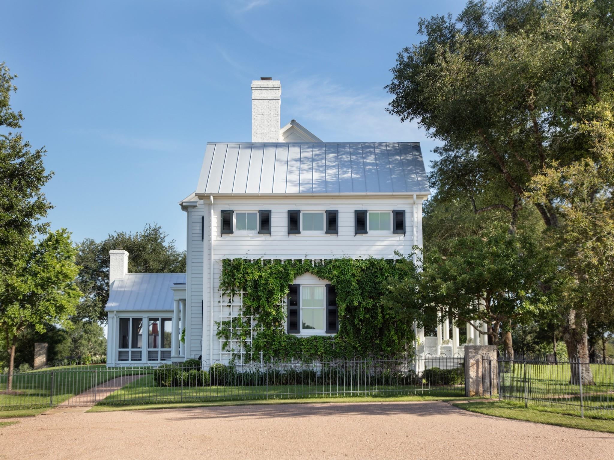 2228 Centerhill Road