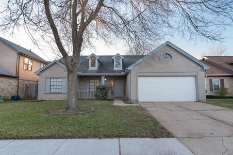 Photo of 1030 Wentworth Drive, Pearland, TX 77584 (MLS # 37094680)