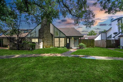 Photo of 5747 Easthampton Drive #D, Houston, TX 77039 (MLS # 38534930) Photo of 5747 Easthampton Drive #D, Houston, TX 77039 (MLS # 38534930)