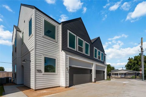 4710 Mallow Street A/B Houston TX 77033