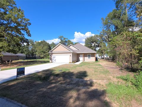 Photo of 527 Autumn Lane Ln, Livingston, TX 77351 (MLS # 97189525)