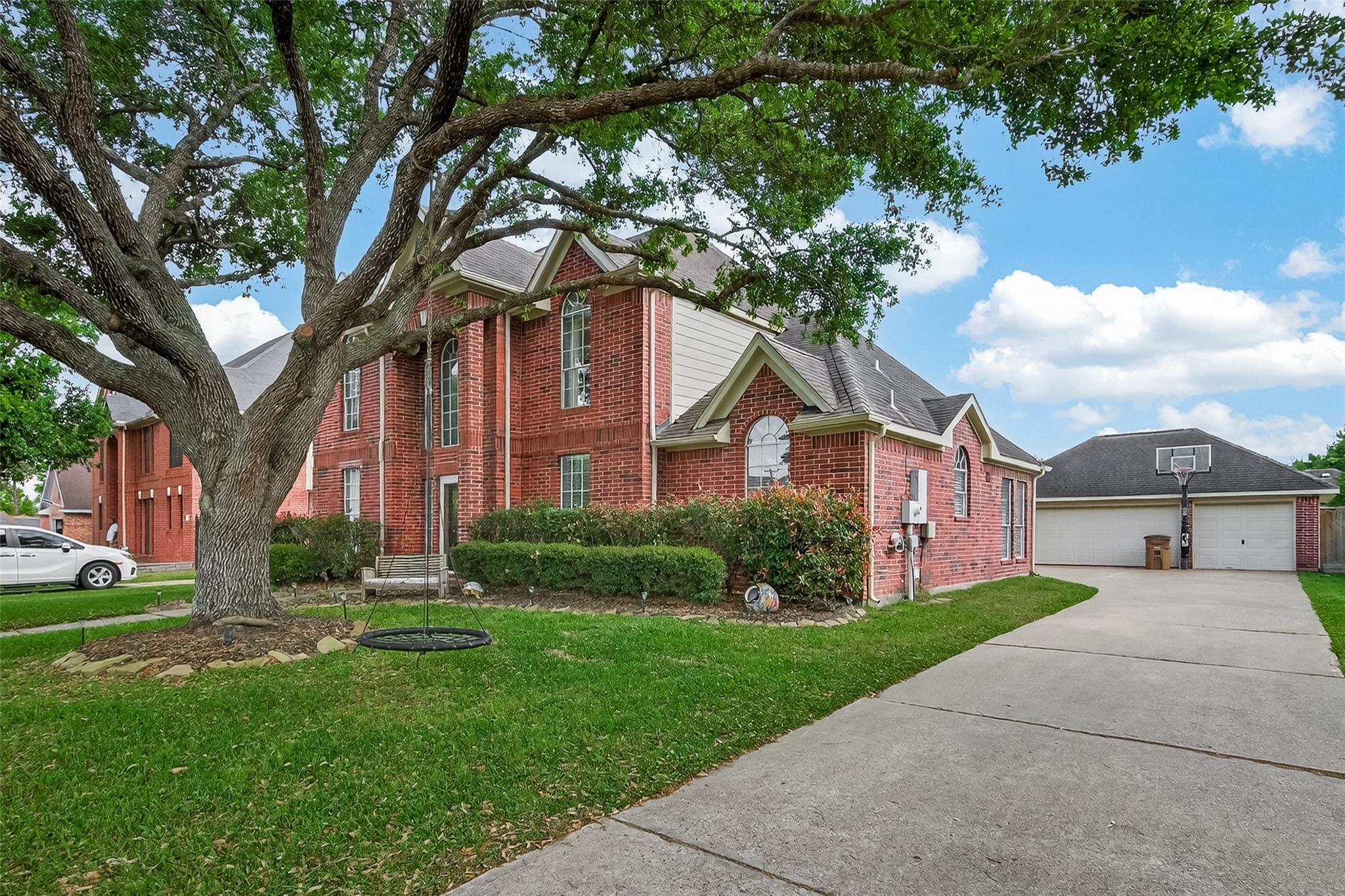 405 Pecan Grove