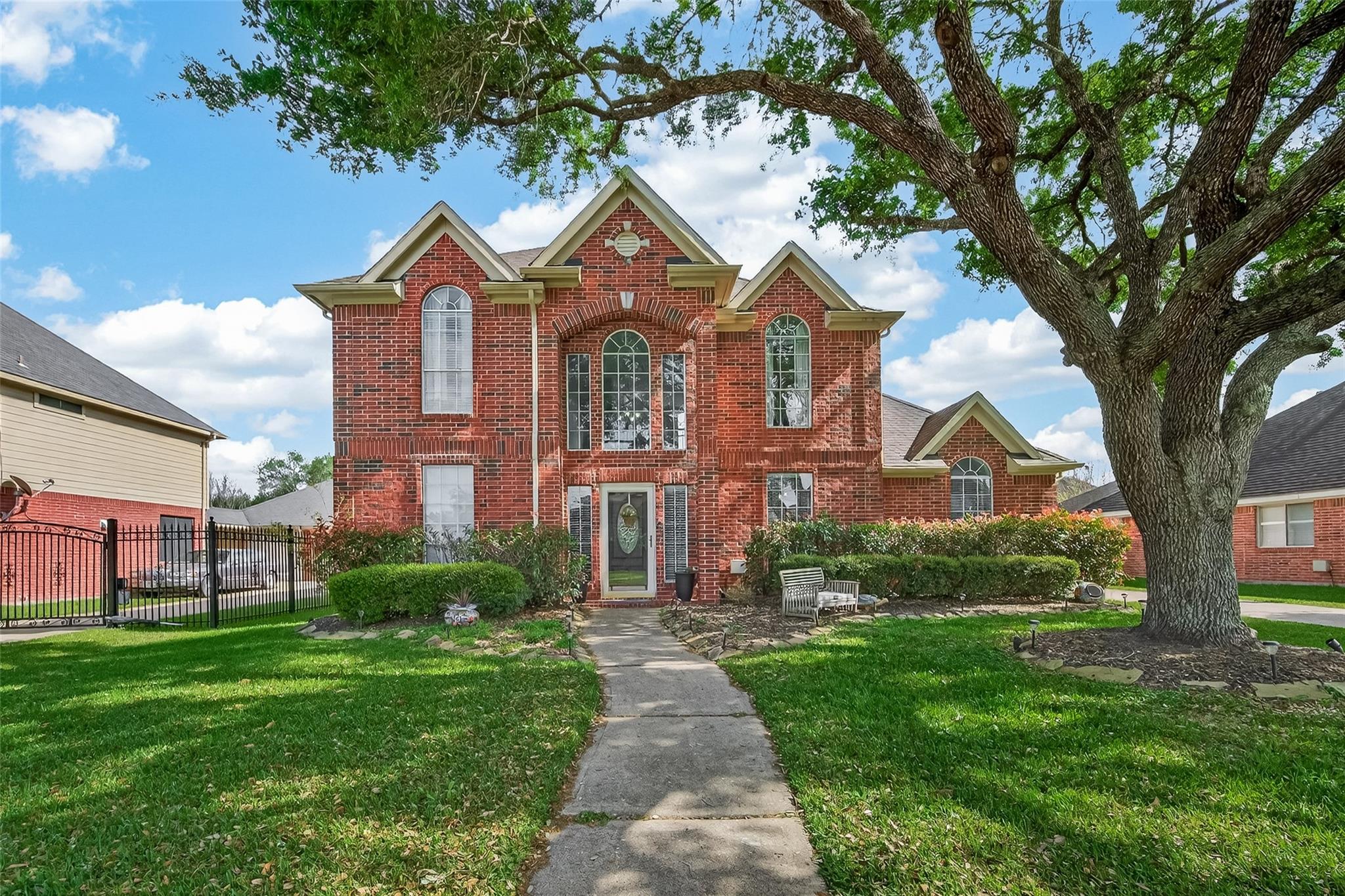 405 Pecan Grove