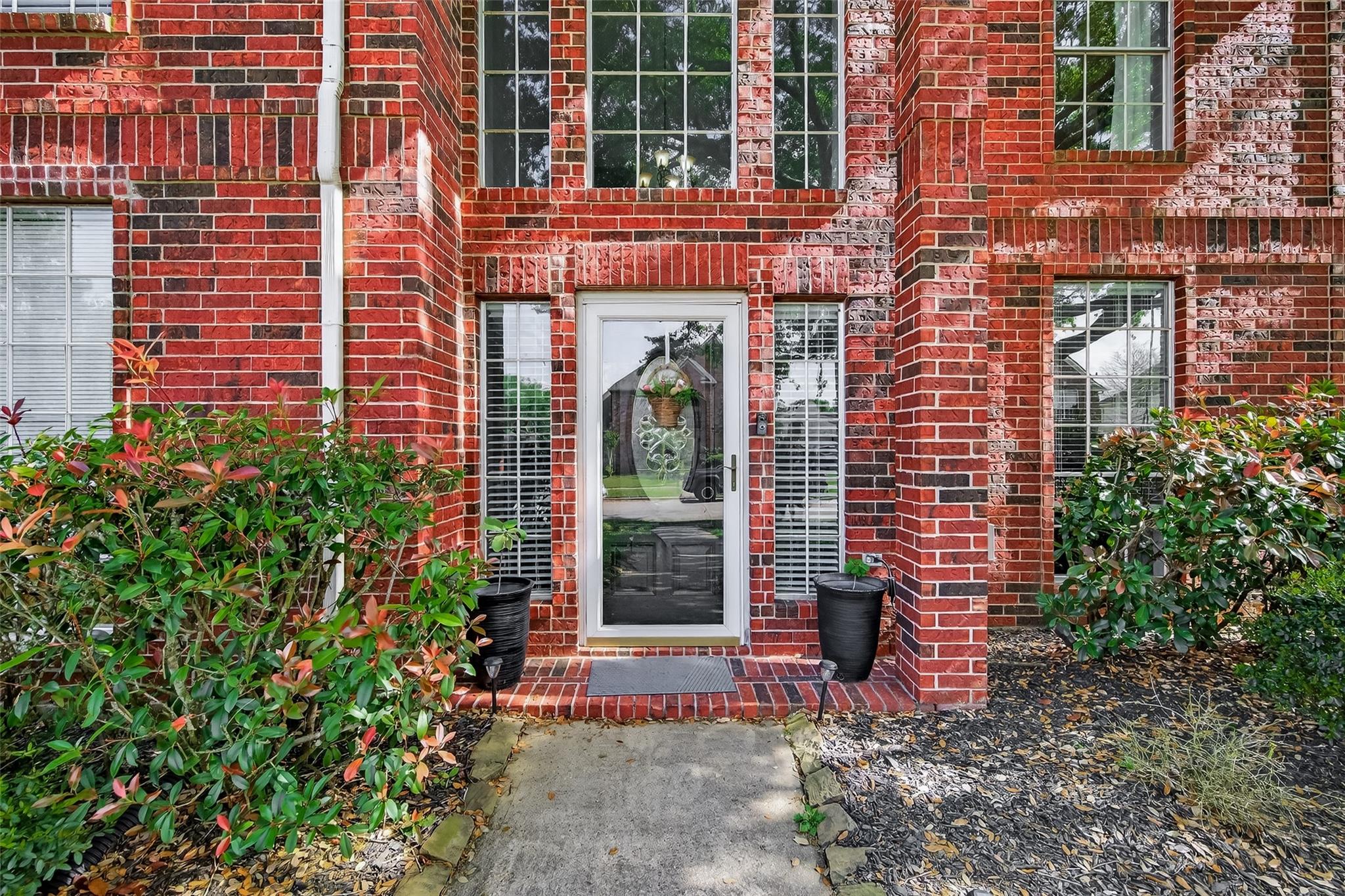 405 Pecan Grove