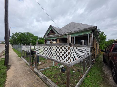 Photo of 213 Hogan Street, Houston, TX 77009 (MLS # 61007157)