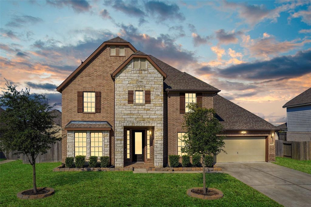 Photo of 11723 Oakwood Drive, Mont Belvieu, TX 77535 (MLS # 57380172)