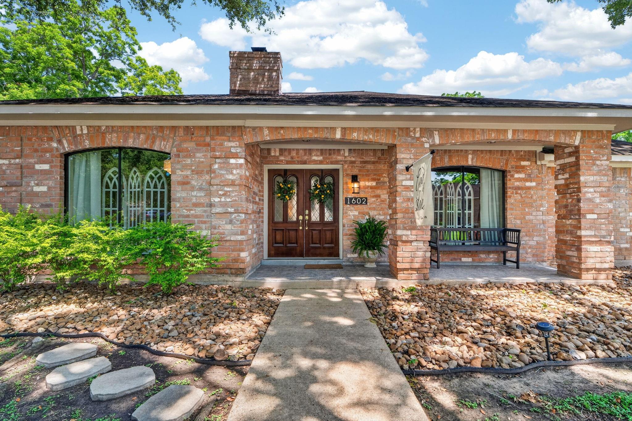 1602 S Hearthside Drive