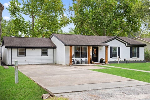 Photo of 206 Edens Avenue, League City, TX 77573 (MLS # 63919965)