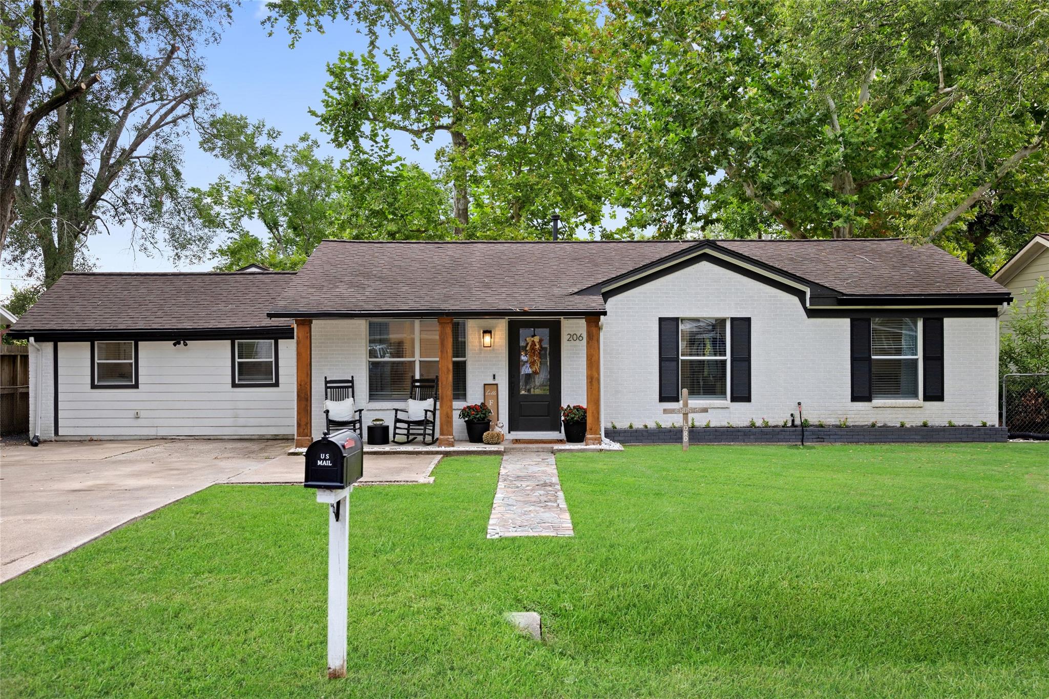 206 Edens Avenue