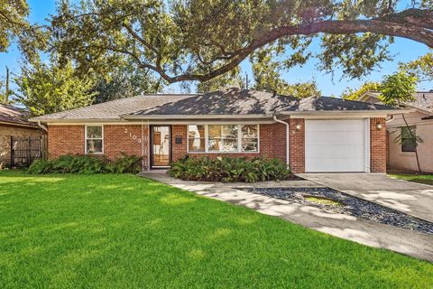 Photo of 2103 Wakefield Drive, Houston, TX 77018 (MLS # 63543153)