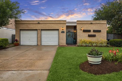 Photo of 3002 Hazy Park Drive Dr, Houston, TX 77082 (MLS # 84697998)