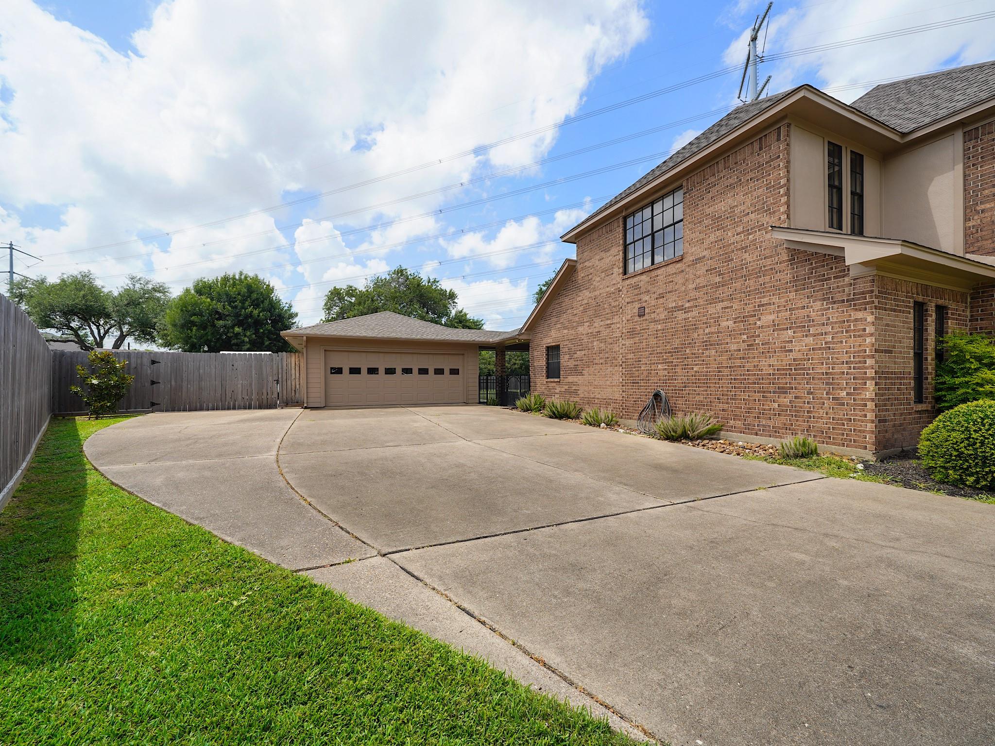 2202 Canterbury Court