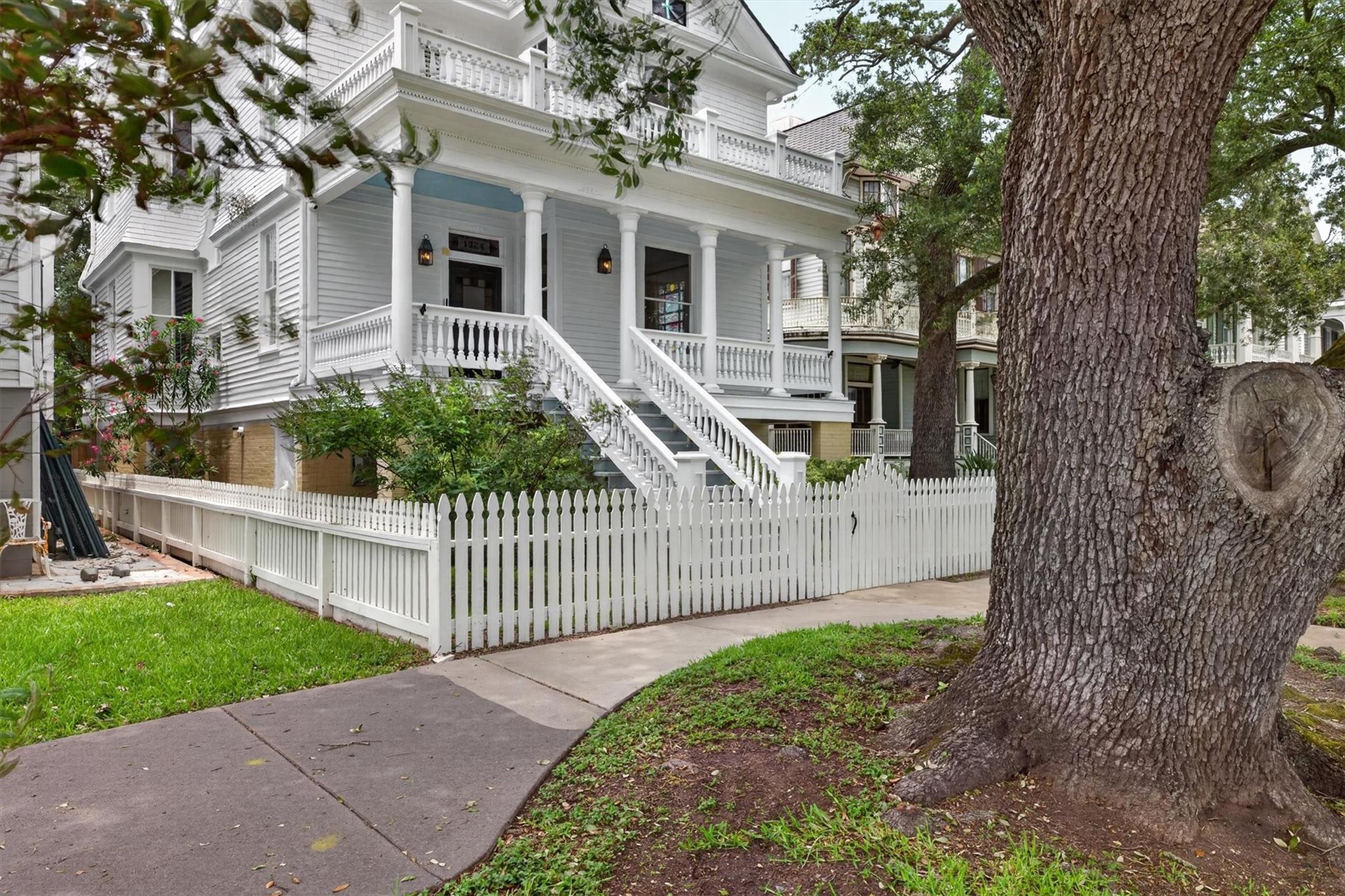 1324 Sealy Street