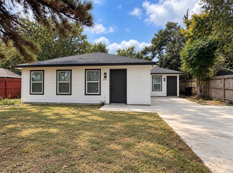 Photo of 5214 Southlea Street, Houston, TX 77033 (MLS # 44906883)