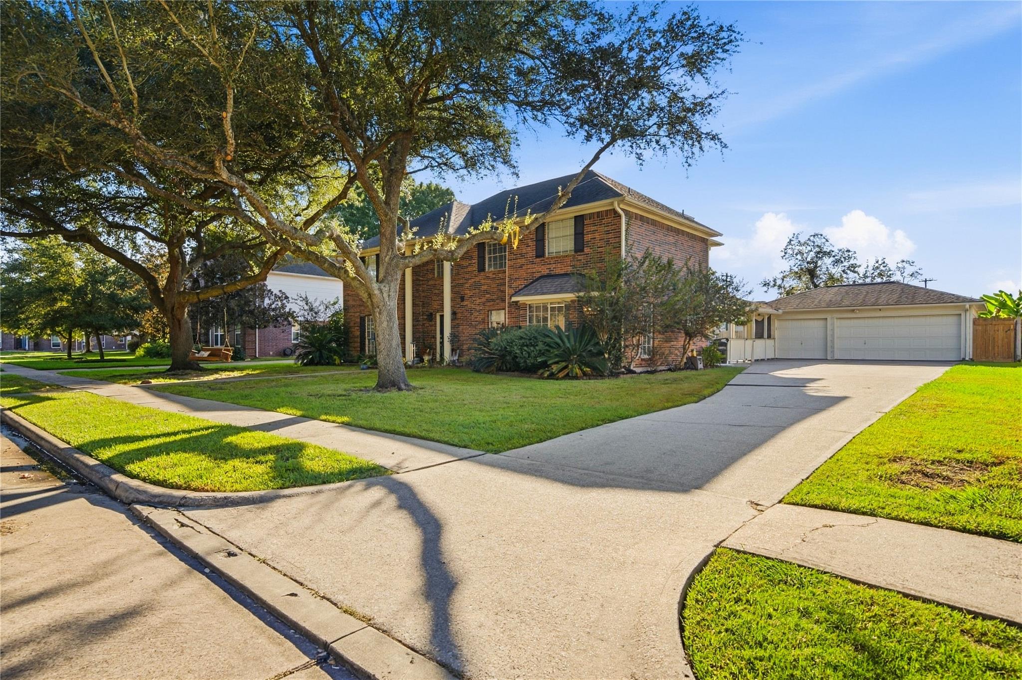 405 Regency Court