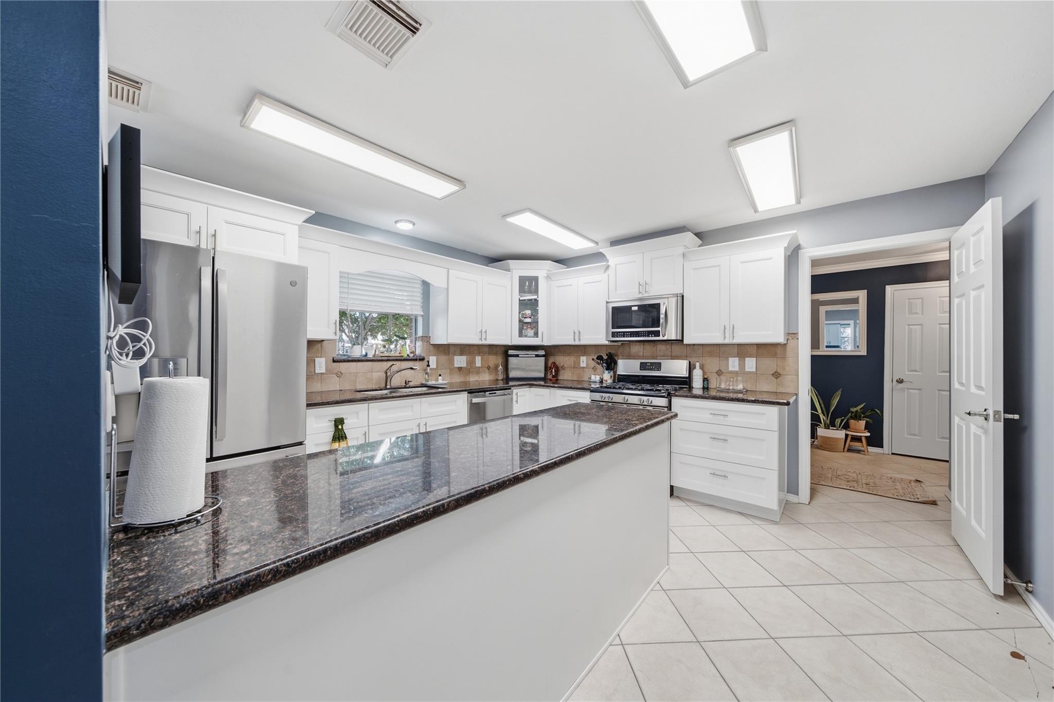 405 Regency Court