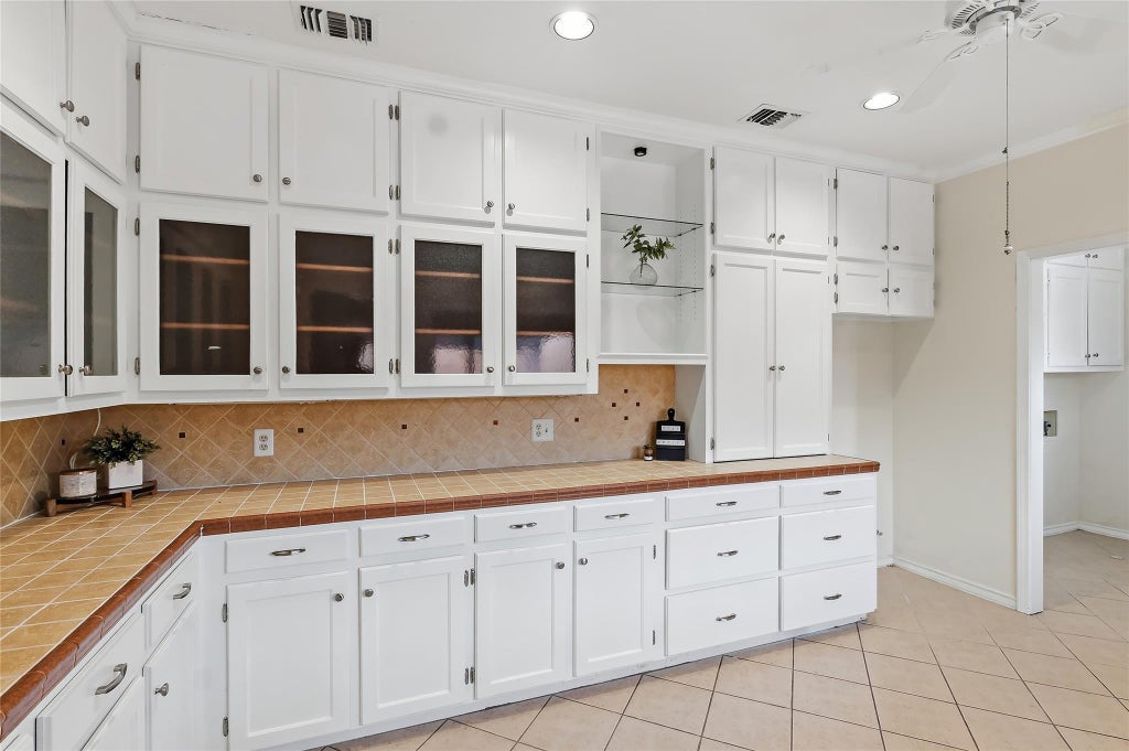Photo of 904 Bob White Street, Bryan, TX 77802 (MLS # 66888231)