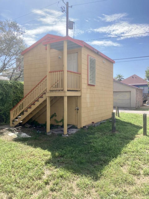 Homes For Rent - 1907 O 1/2 #C<br/> Galveston County, Galveston, TX 77550
