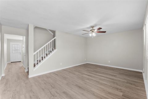 Townhouse For Rent - 121 Green Isle Ave Avenue<br/> Galveston County, Dickinson, TX 77539