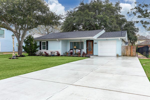 4449 SHADY LAKE DR, SEABROOK, TX 77586 - Image bd82706ac6a4bff0d8b30086f3f88198/3188388904