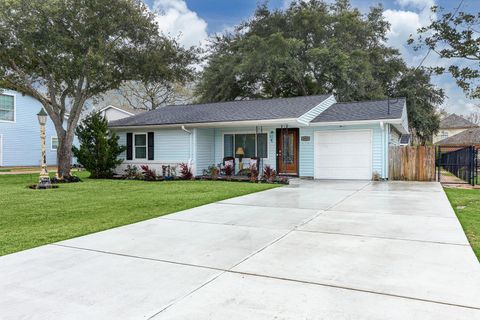 Photo of 4449 Shady Lake Drive, Seabrook, TX 77586 (MLS # 84098680)