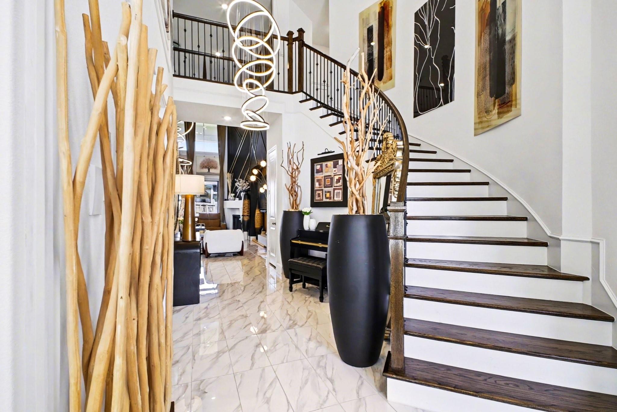 9911 Crescent Wood Drive