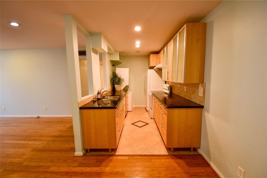 Photo of 1601 S Shepherd Drive #141, Houston, TX 77019 (MLS # 42734961)