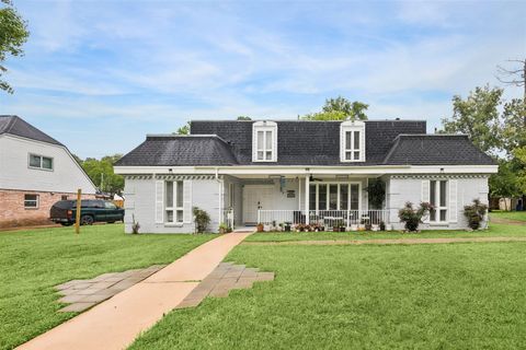 Photo of 7511 Theisswood Road, Spring, TX 77379 (MLS # 27044447)