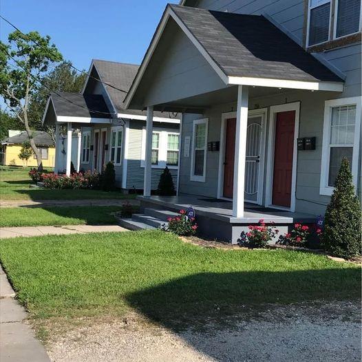 216 W Republic Street 4