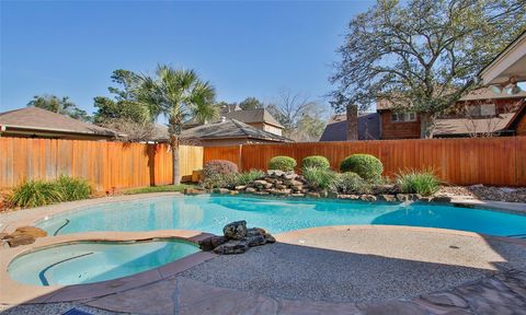 Homes For Sale - 6903 Ashmore Drive<br/> Houston, TX 77069