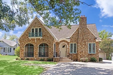 Photo of 703 E Main Street, Bellville, TX 77418 (MLS # 3251319)