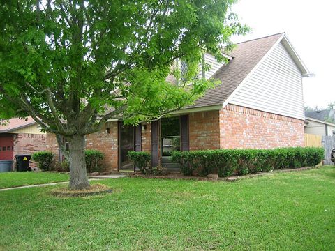 Photo of 4802 Dollar Reef, Bacliff, TX 77518 (MLS # 83393657)