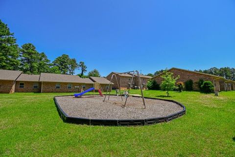Photo of 400 Pine Burr Ln, Kilgore, TX 75662 (MLS # 48545684)
