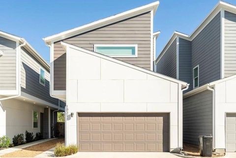 Photo of 10211 Las Nubes Avenue, Houston, TX 77075 (MLS # 70648078)