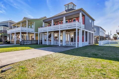 Photo of 911 Tidelands Drive, Crystal Beach, TX 77650 (MLS # 64182196)