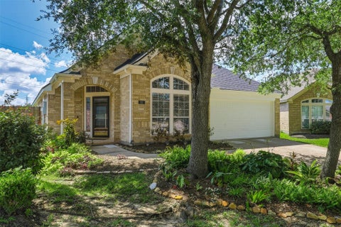 Photo of 851 Sierra Brook Lane, League City, TX 77573 (MLS # 80098867)