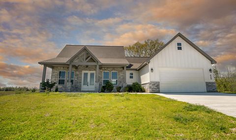 Photo of 925 Buffalo Trail Trl, Angleton, TX 77515 (MLS # 70289533)