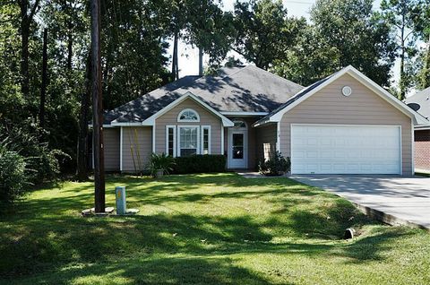 Photo of 215 Bridgeview Drive, Onalaska, TX 77360 (MLS # 69967689)