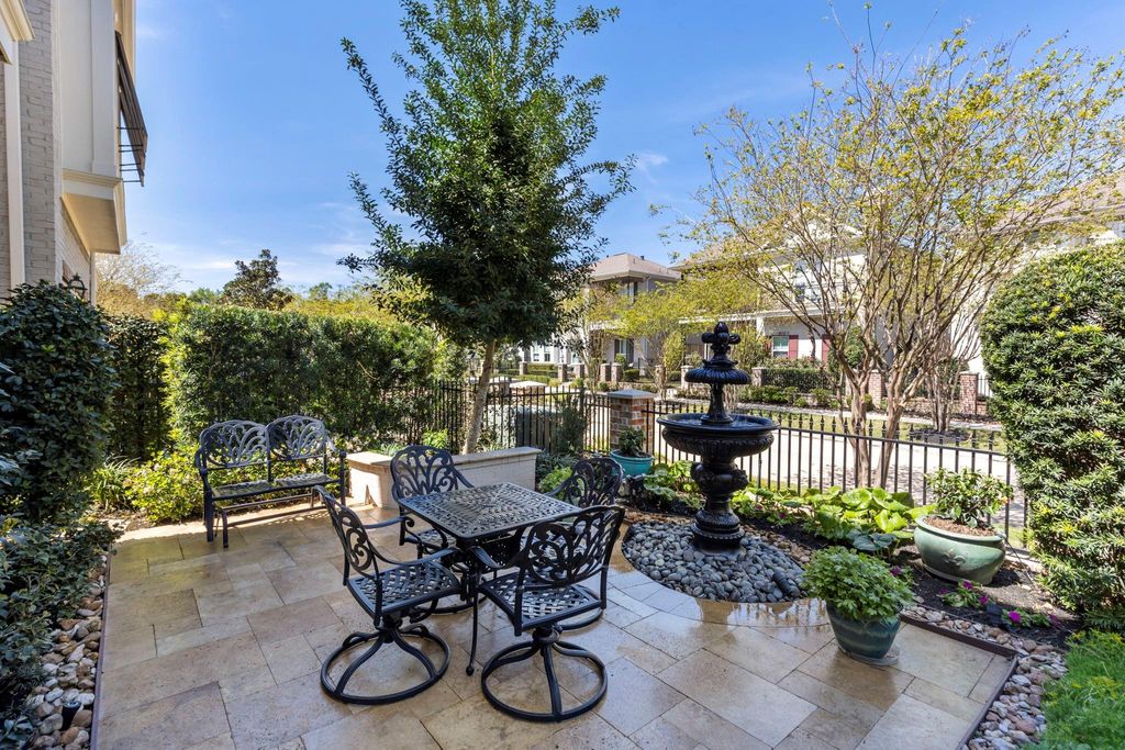 Photo of 108 Mcgoey Circle, The Woodlands, TX 77384 (MLS # 38406243)