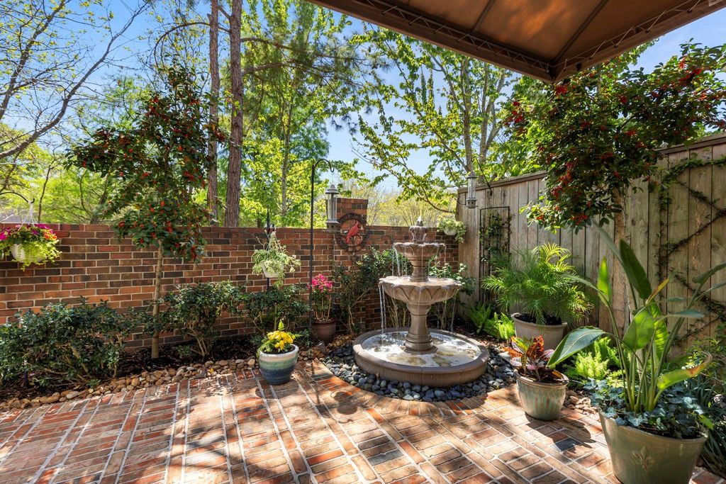 Photo of 108 Mcgoey Circle, The Woodlands, TX 77384 (MLS # 38406243)