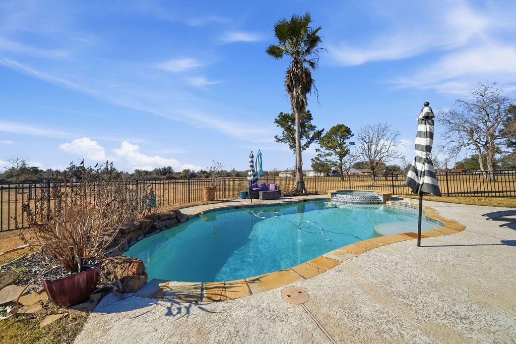5250 Lauren Road