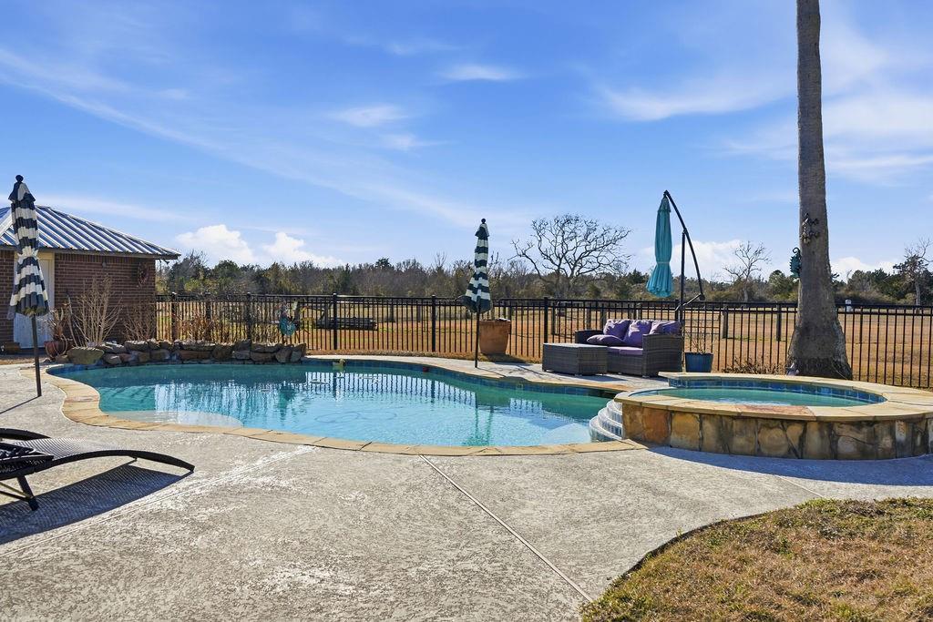 5250 Lauren Road