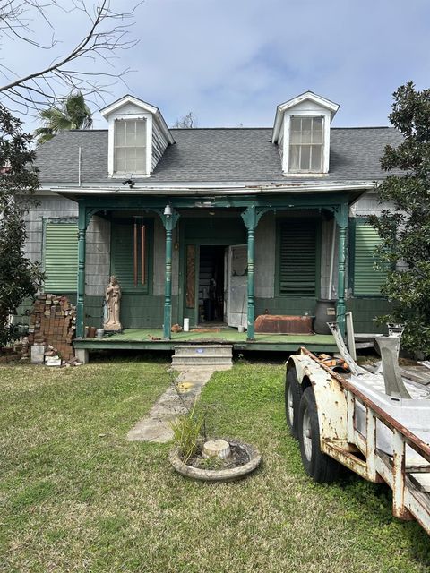 Photo of 3822 Sealy Street, Galveston, TX 77550 (MLS # 39243957)